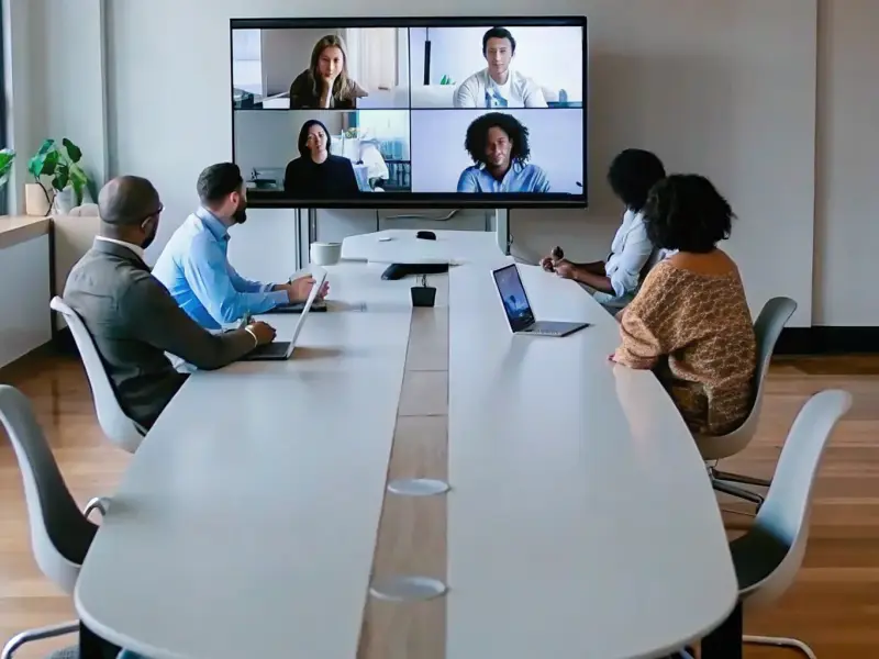 Gestiun digital de la sala: risolver el prublema de prenutaziun de la sala pe...
